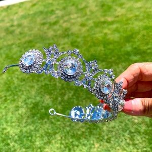 Incredible bridle hair crown in Crystal and Silver for your big day!!